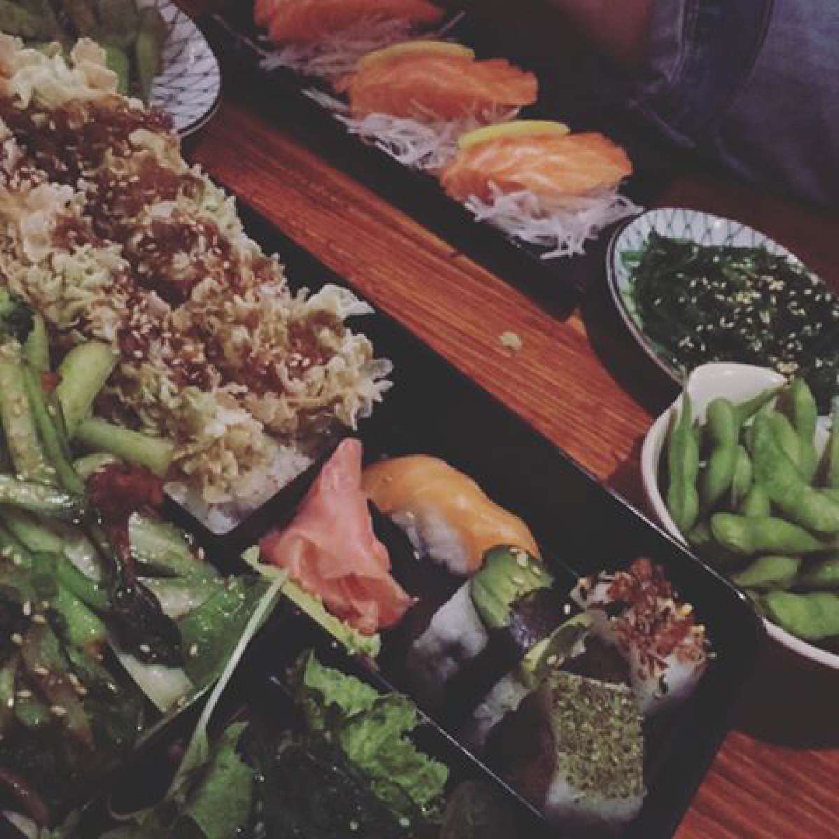 Kawa Sake Sushi Boat — photograph 4