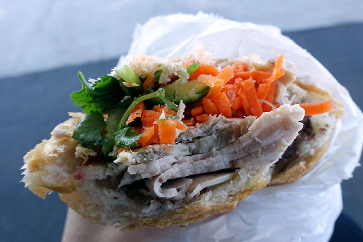 Lim's Hot Bread Eastwood — photograph 2