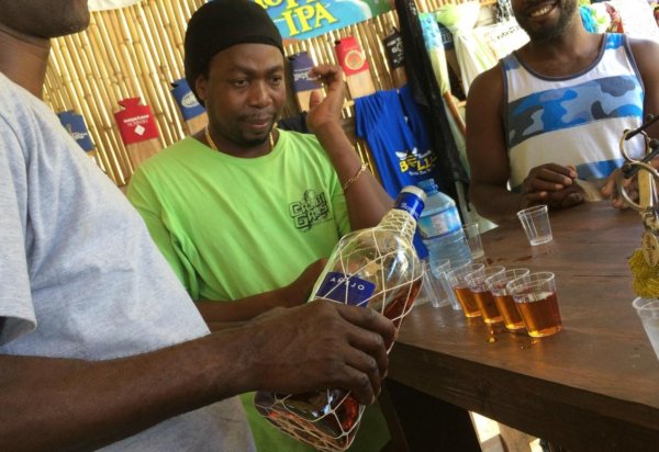 B-Line Beach Bar — photograph 6