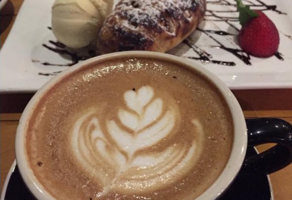Praga Café Bistro — photograph 1