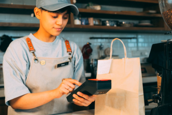Serving Smarter: How Technology Is Reshaping the Restaurant Experience