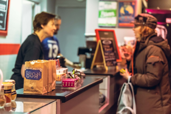 How Restaurants Can Boost Customer Engagement & Retention with Entertainment Trends