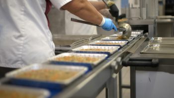 Keeping It Clean: Food Service Cleanliness Do’s and Don’ts