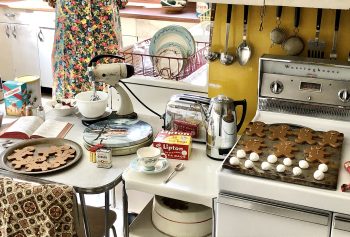 Holiday Cookie Swap Checklist: Invites to Take-Home Tins