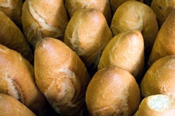 How Big Baking Operations Keep Restaurants Running Smoothly