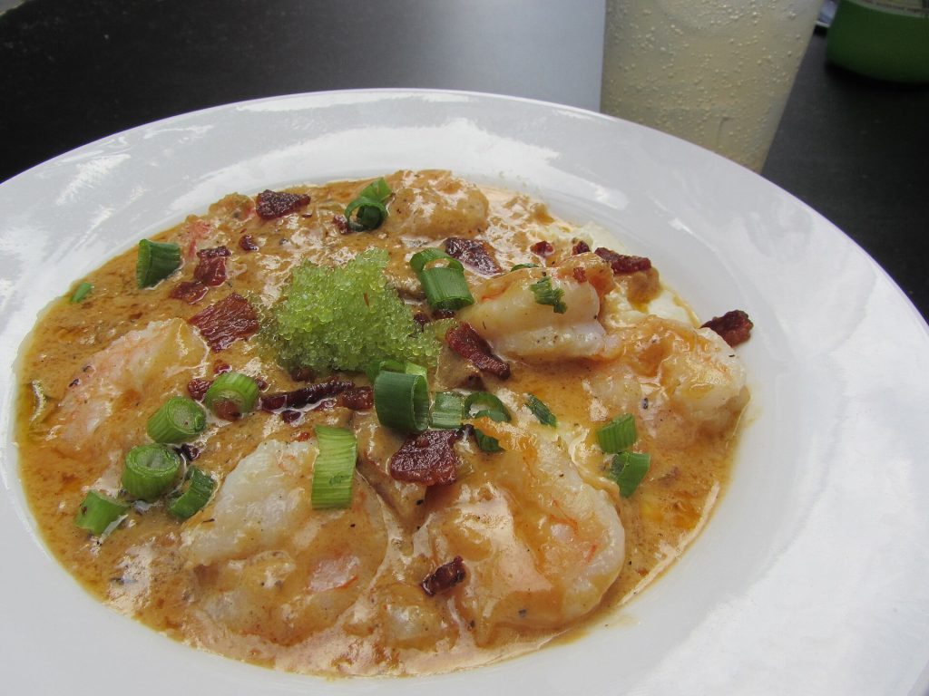 A bowl of shrimp and grits topped with gravy