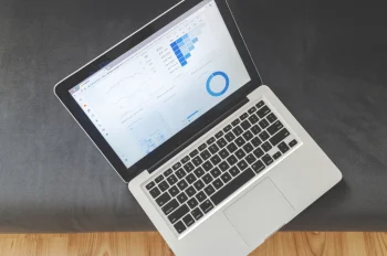 Why is data accuracy key in the food service industry