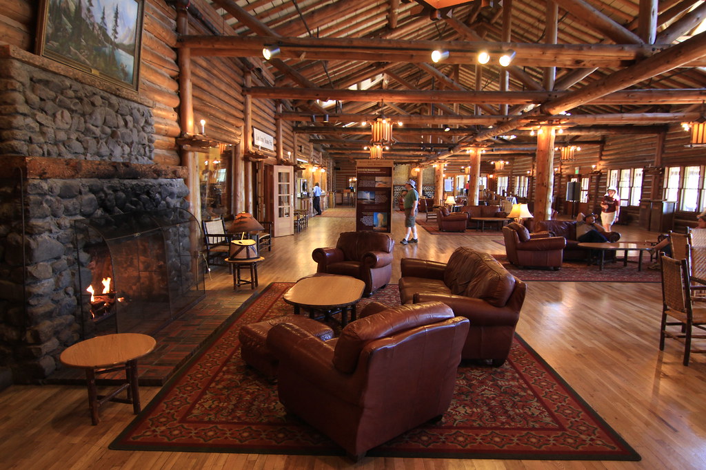 Lake Lodge, lobby